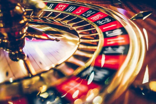 Live Bandar Ceme table with professional croupier dealing cards